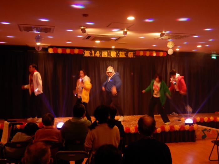 レクリエーション活動「歌謡祭」が開催されました。